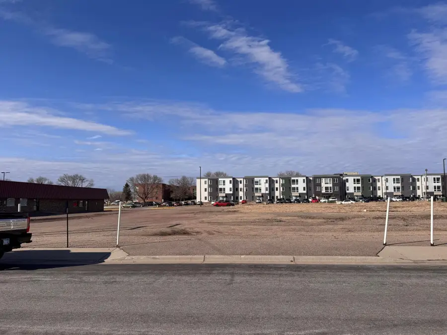 1417 E College Drive, Marshall, MN 56258 - Image #2