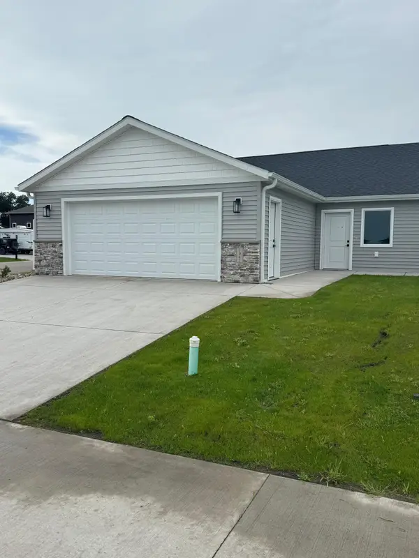 1041 Village Lane, Detroit Lakes, MN 56501