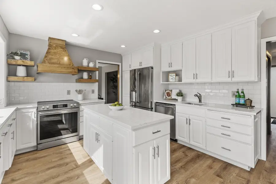 6532 Ridgeview Drive, Minneapolis, MN 55439 - Image #3