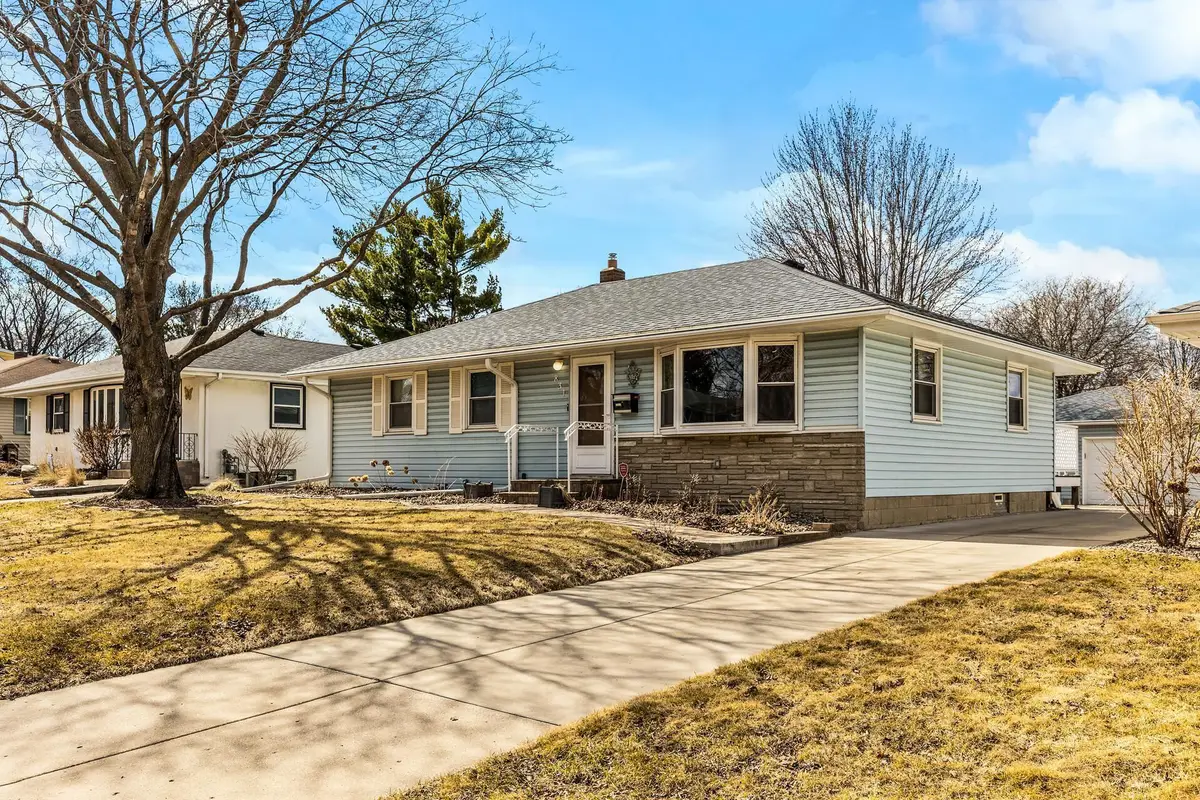 831 20th Avenue N, South Saint Paul, MN 55075 - Image #1