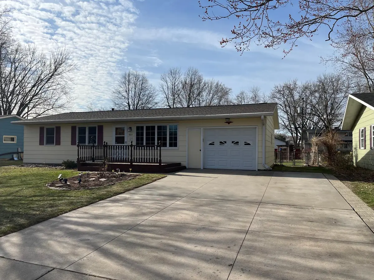 909 14th Street W, Hastings, MN 55033 - Image #1