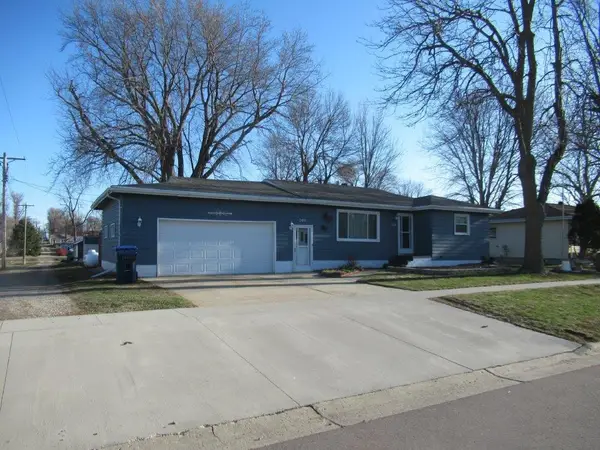 204 W 3rd Street, Hills, MN 56138