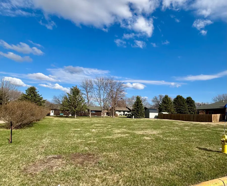 907 9th Avenue Sw, Pipestone, MN 56164 - Image #2