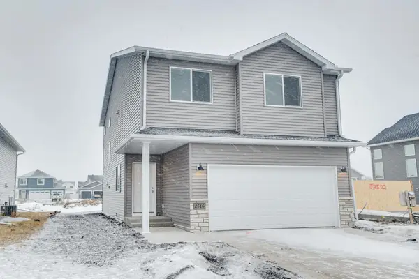 2516 38th Avenue S, Moorhead, MN 56560