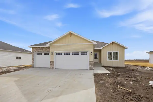 4288 Pine Parkway S, Fargo, ND 58104