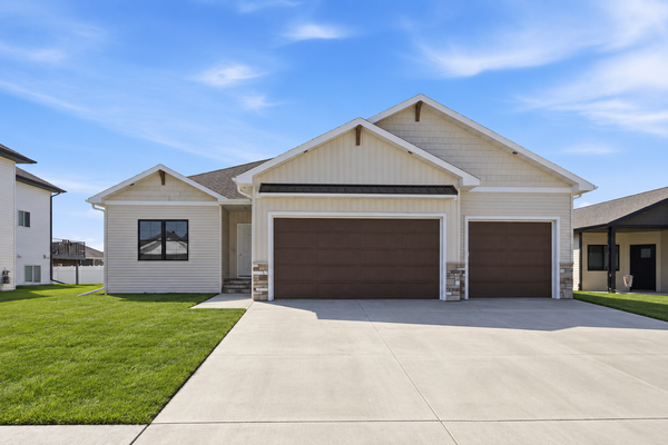 5868 Ellis Drive W, Horace, ND 58047