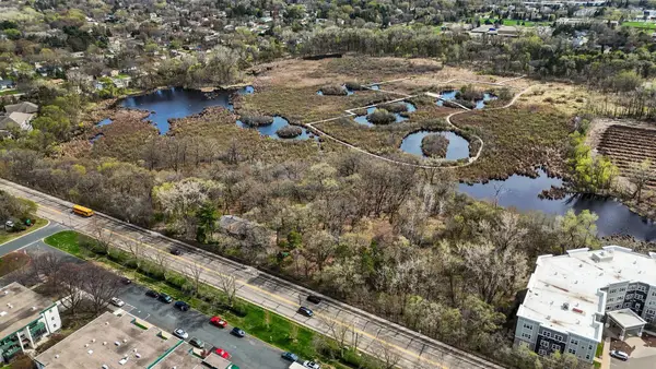 556 County Road C W, Saint Paul, MN 55113