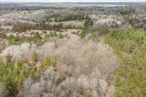 xxx Crosby Dr, Hudson, WI 54016