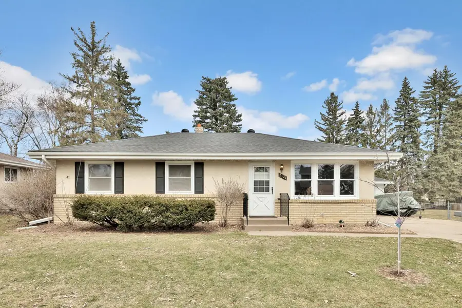 2121 Mapleview Avenue, Saint Paul, MN 55109 - #2