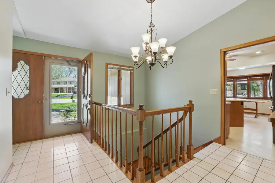 8613 Wood Cliff Circle S, Minneapolis, MN 55438 - Image #3