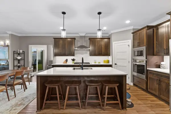 1060 109th Court Ne, Minneapolis, MN 55434