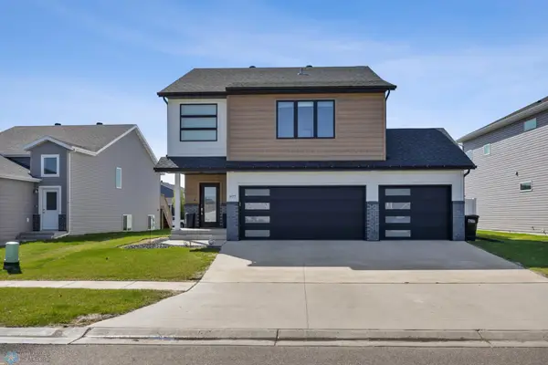 977 Ashley Drive W, West Fargo, ND 58078