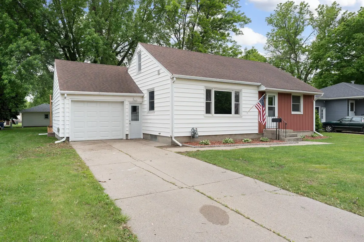 204 10th Avenue Ne, Waseca, MN 56093 - Image #1