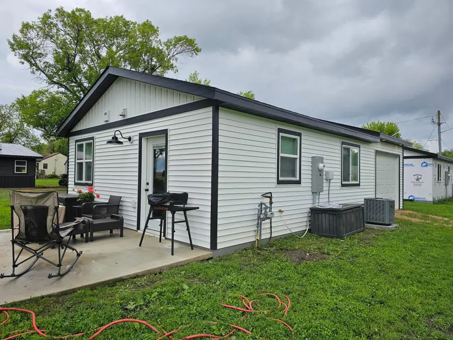 201 1/2 10th Avenue Se, Pipestone, MN 56164 - Image #3