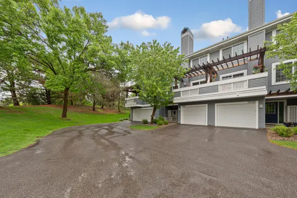 15610 24th Avenue N #F, Plymouth, MN 55447