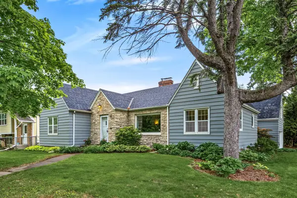 591 Wheelock Parkway W, Saint Paul, MN 55117