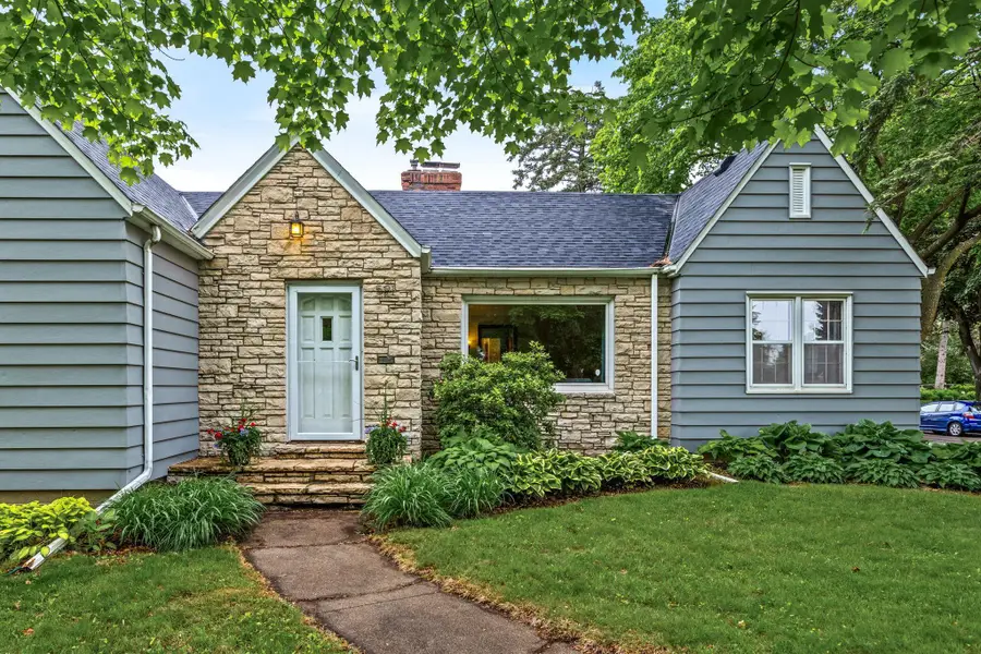 591 Wheelock Parkway W, Saint Paul, MN 55117 - Image #2