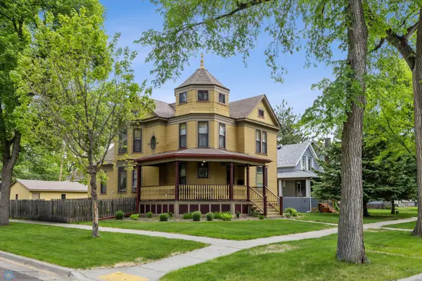 1121 4th Avenue S, Fargo, ND 58103