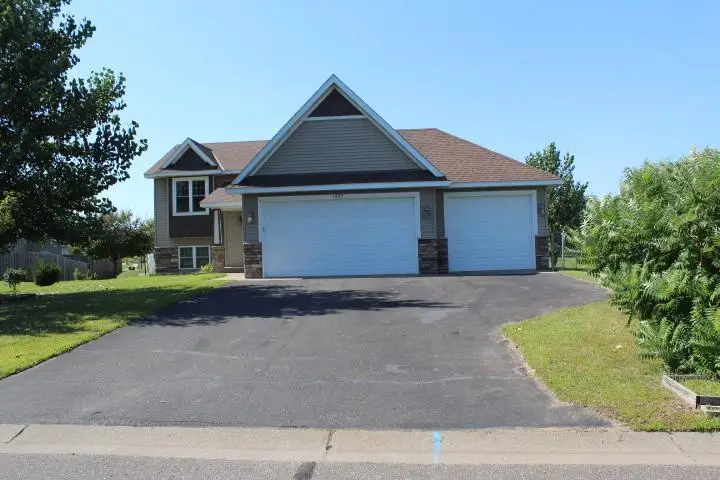 1027 Taft Street S, Cambridge, MN 55008 - Image #1