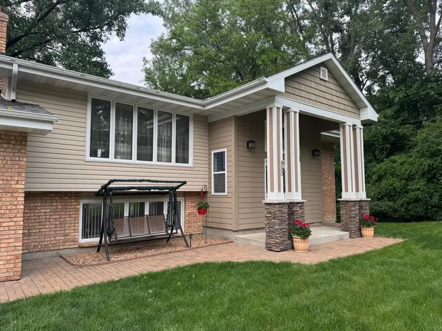 8000 Winnetka Heights Drive, Minneapolis, MN 55427 - Image #2