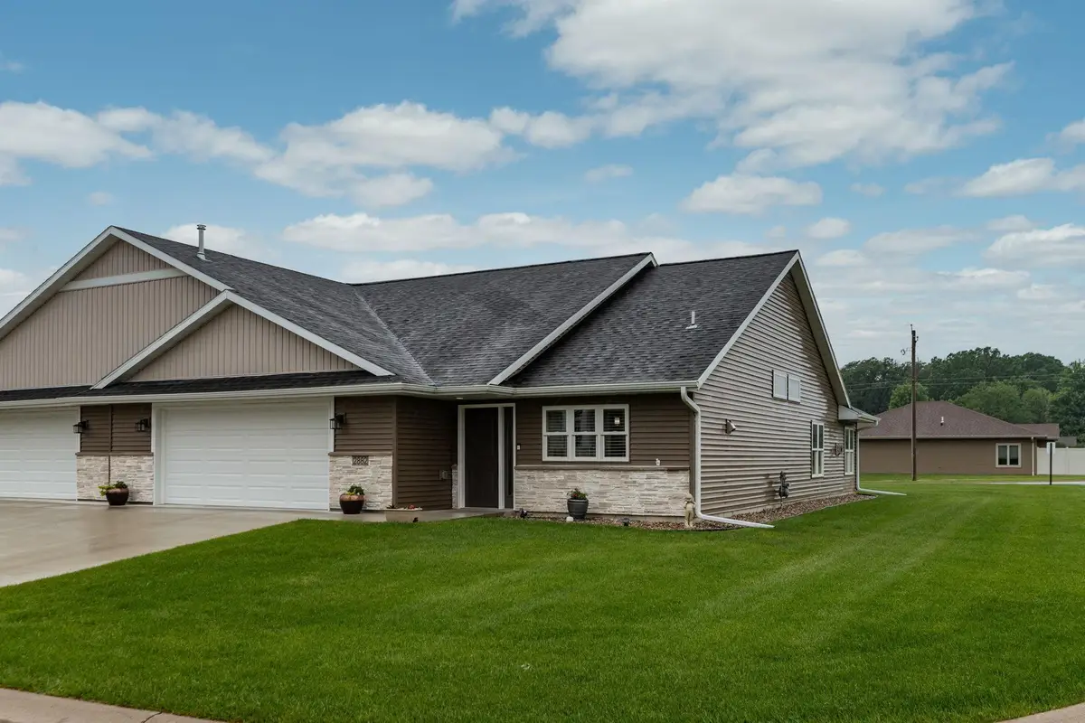 2882 Meadowview Lane Ne, Owatonna, MN 55060 - Image #1