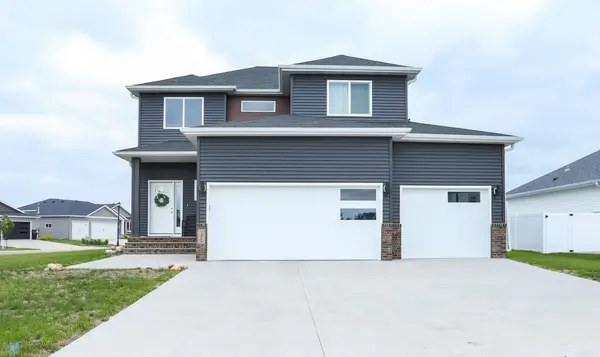 1326 Commander Drive W, West Fargo, ND 58078