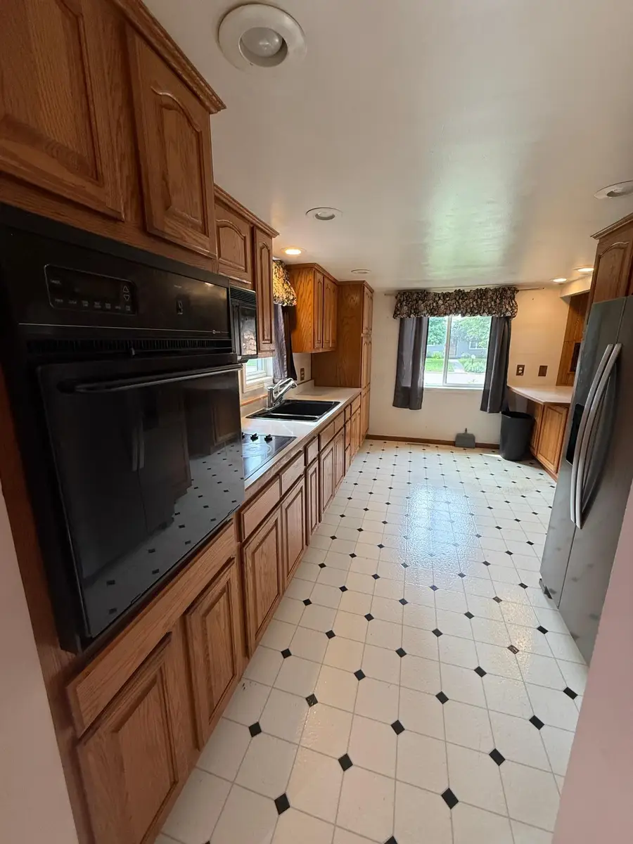 805 E Elm Street, Redwood Falls, MN 56283 - Image #3