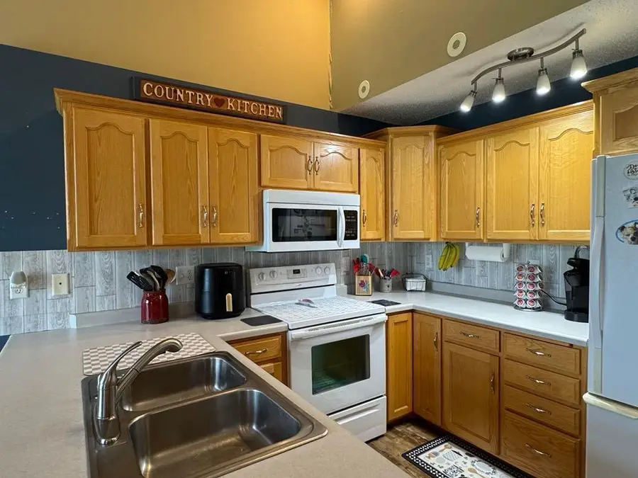 110 Glenshire Boulevard S, Watkins, MN 55389 - Image #3