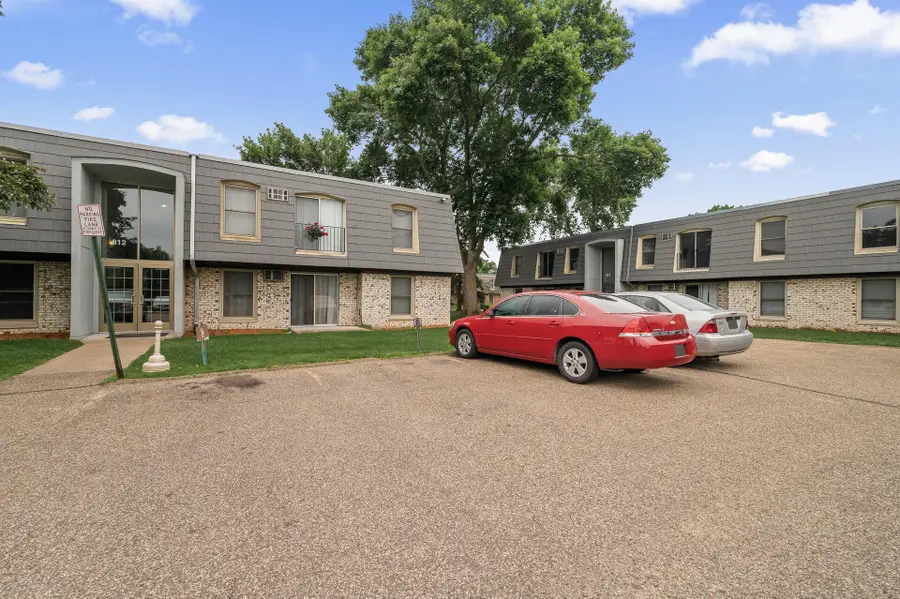 814 9th Avenue S #5, Hopkins, MN 55343 - Image #2