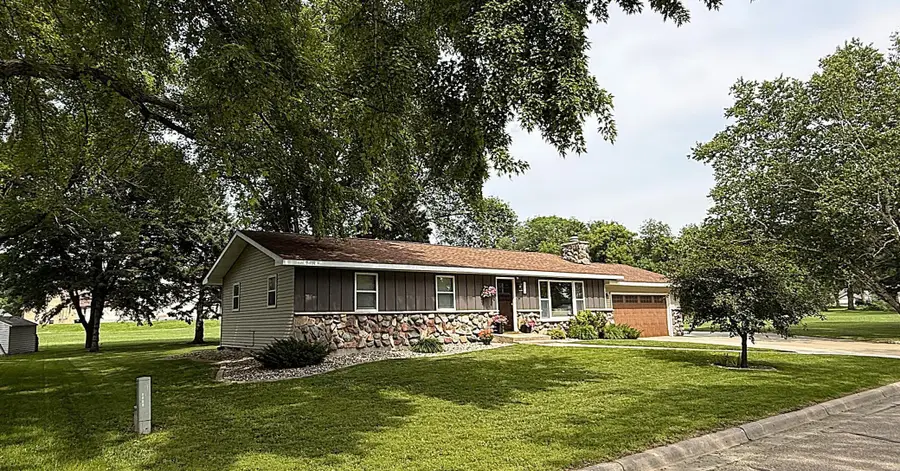 112 Orchard Circle, Montevideo, MN 56265 - Image #2