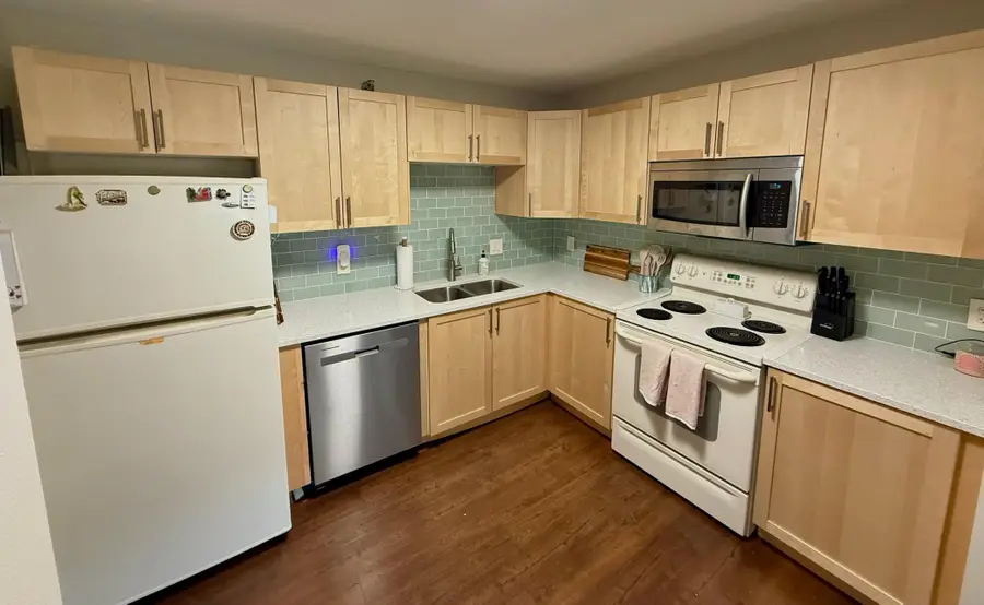 26 10th Street W #402, Saint Paul, MN 55102 - Image #3