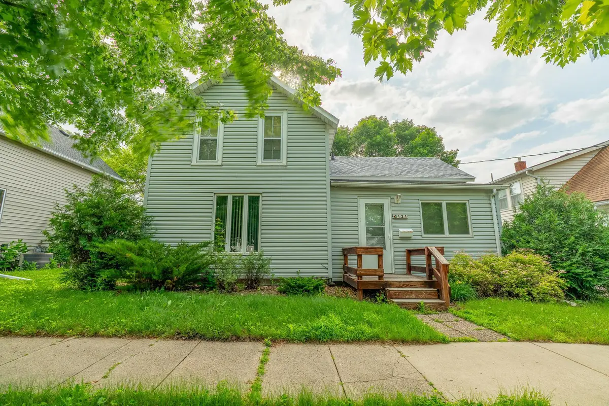 421 S Moore Street, Blue Earth, MN 56013 - #1