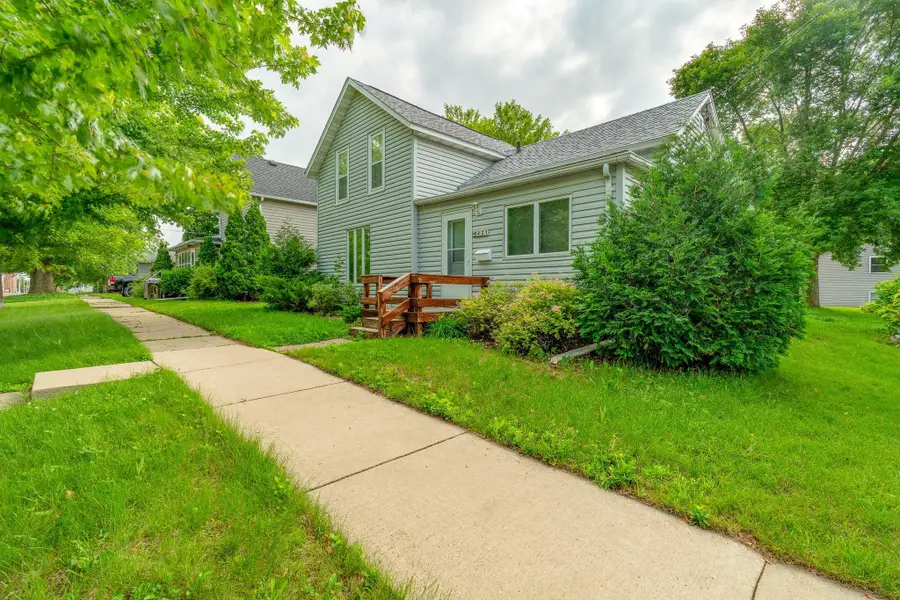 421 S Moore Street, Blue Earth, MN 56013 - #3