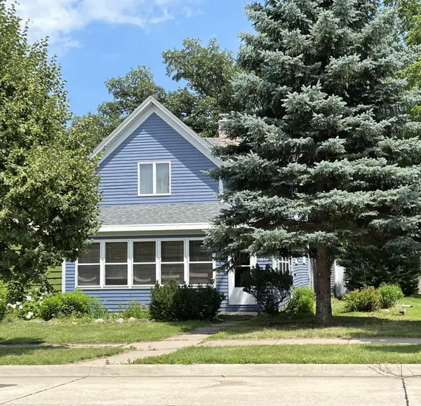 1157 6th Avenue S, Windom, MN 56101