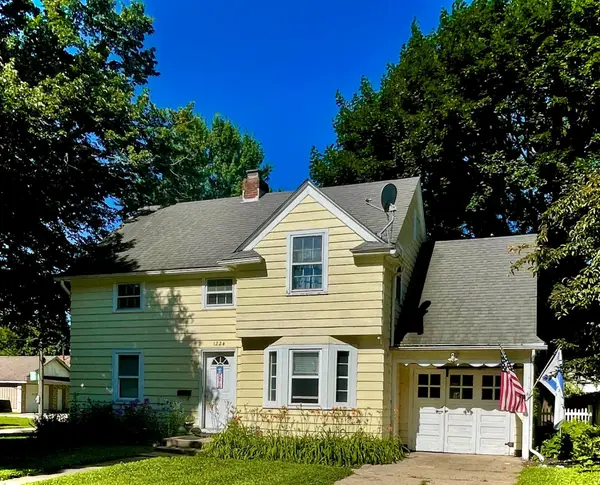 1224 Saint Joseph Avenue, Albert Lea, MN 56007