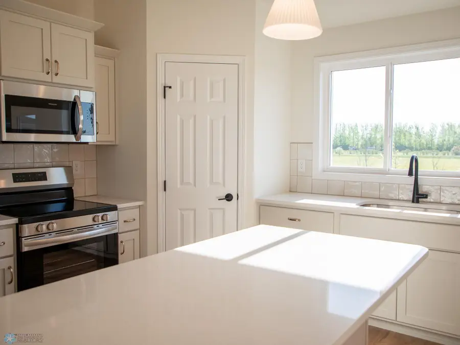 112 18 Street Se, Barnesville, MN 56514 - Image #2