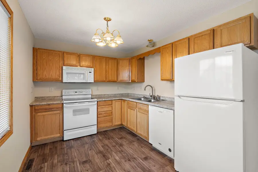 1613 County Road D E #L, Saint Paul, MN 55109 - Image #3