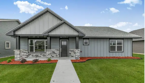 1928 Sandstone Loop S, Sartell, MN 56377