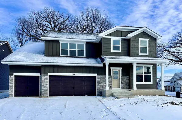 1526 Clover Preserve Way, Chaska, MN 55318
