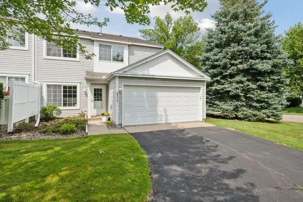 8990 Scarlet Globe Drive, Eden Prairie, MN 55347