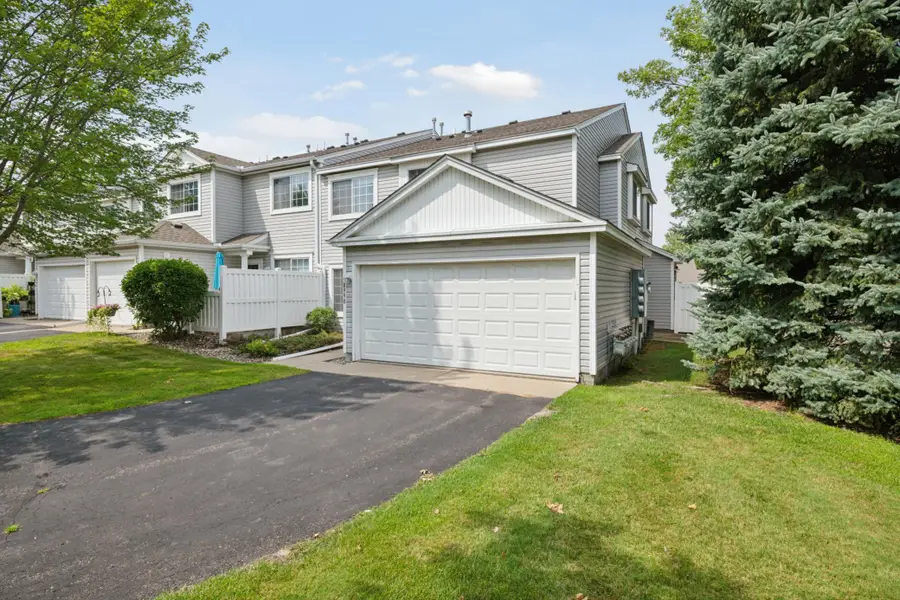 8990 Scarlet Globe Drive, Eden Prairie, MN 55347 - Image #2