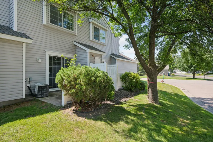 8990 Scarlet Globe Drive, Eden Prairie, MN 55347 - Image #3