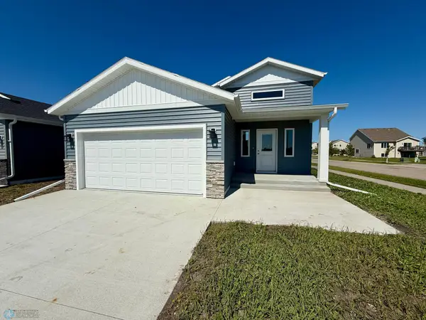 1852 44th Avenue S, Moorhead, MN 56560