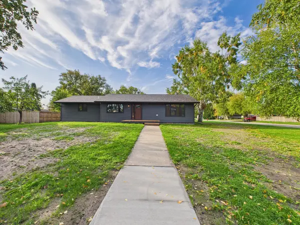 306 Elk Street Nw, Warroad, MN 56763