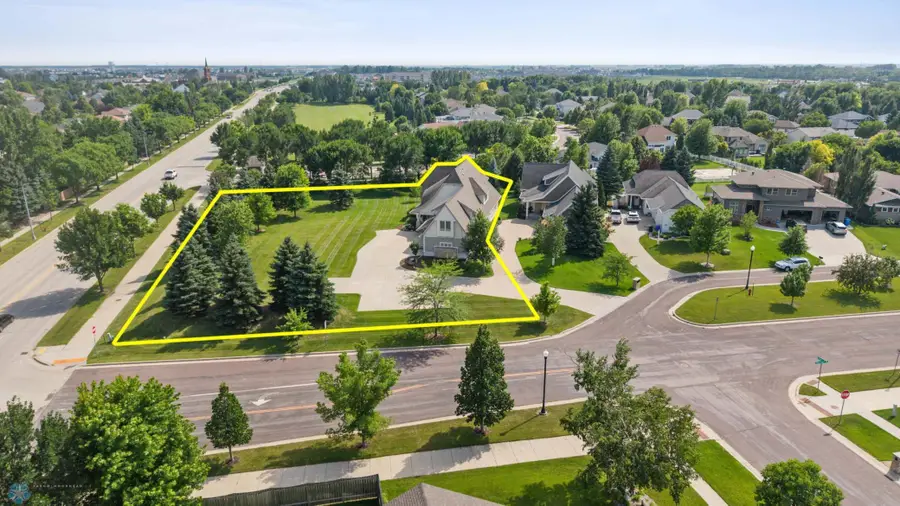 2508 Rose Creek Parkway S, Fargo, ND 58104 - #2