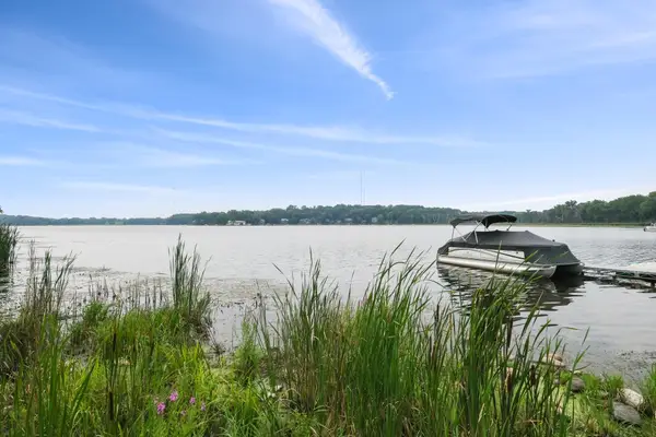 640 Highway 96 W, Saint Paul, MN 55126