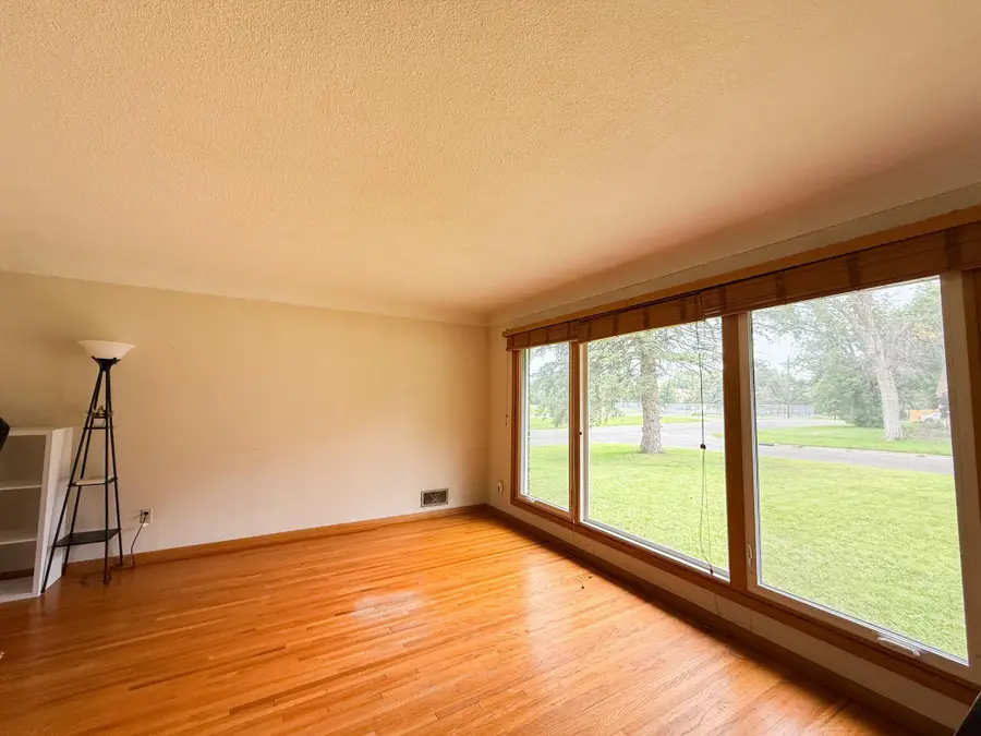 1666 Laurie Road E, Saint Paul, MN 55109 - Image #2