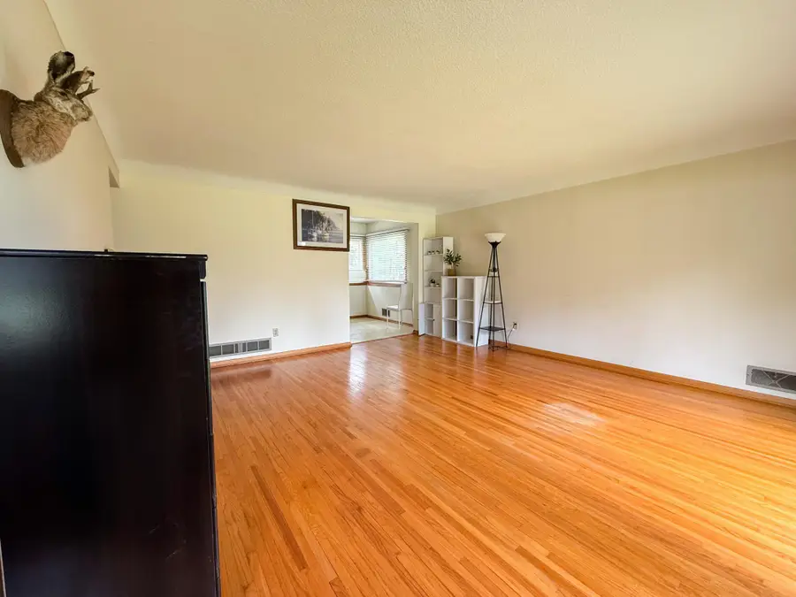 1666 Laurie Road E, Saint Paul, MN 55109 - Image #3