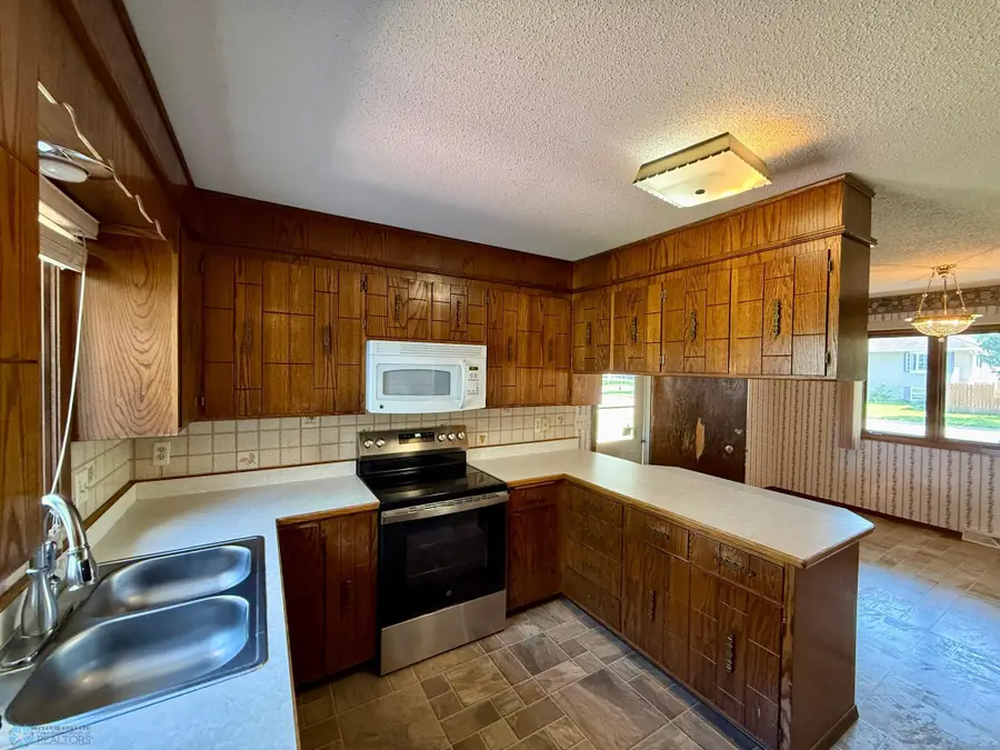 1614 S 27th Avenue S, Moorhead, MN 56560 - Image #2