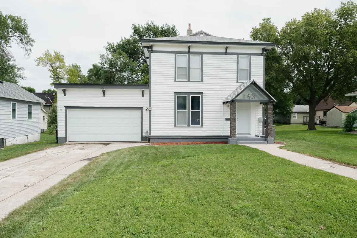 613 S Galbraith Street, Blue Earth, MN 56013 - #1